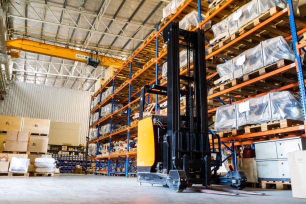 TECTRAM PROYECTA Y EJECUTA LA ADECUACIÓN INTERIOR DE UNA NAVE INDUSTRIAL PARA ALMACENAMIENTO Y OFICINAS EN RUBÍ